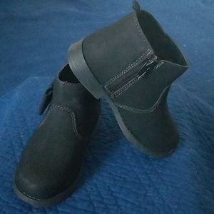 Black zippered boot with bow.